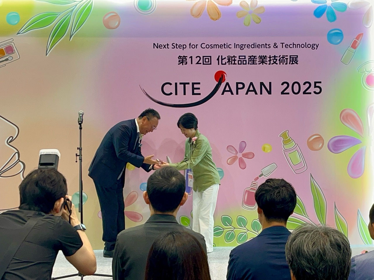 Momentive Japan Site Award Acceptance